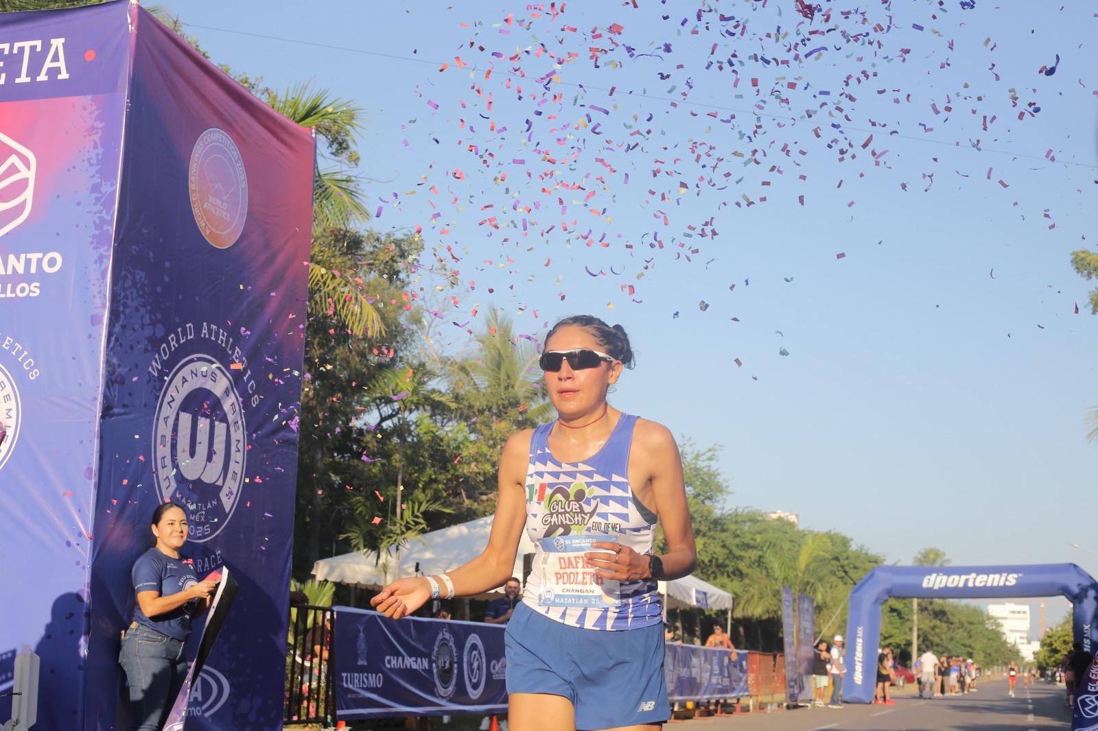 $!¡Tricampeón! Diego Bárcenas rompe su propio récord en Carrera Urbanianos Premier
