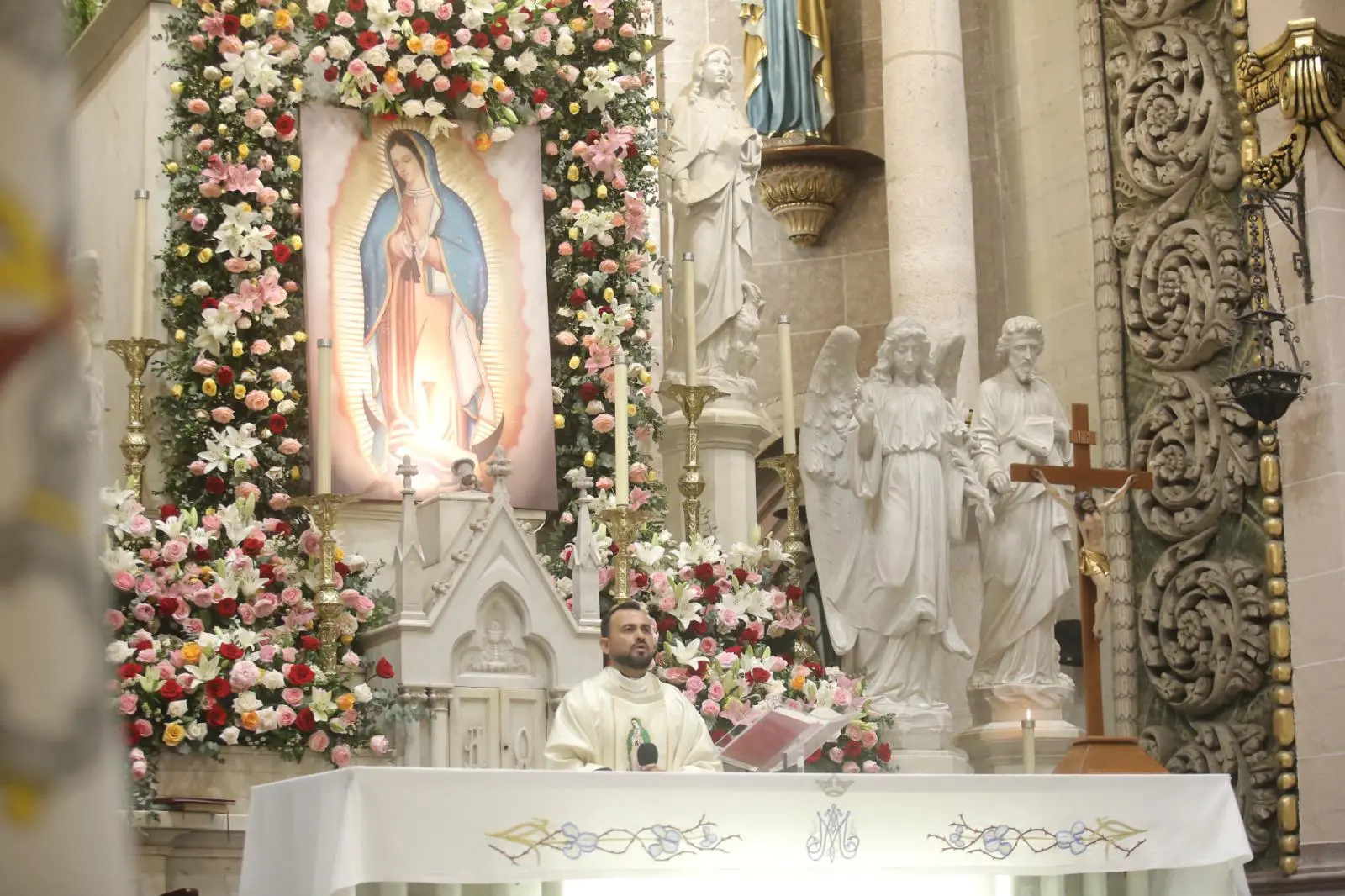 $!Cantan ‘Las Mañanitas’ a la Virgen de Guadalupe y piden por la paz en Sinaloa