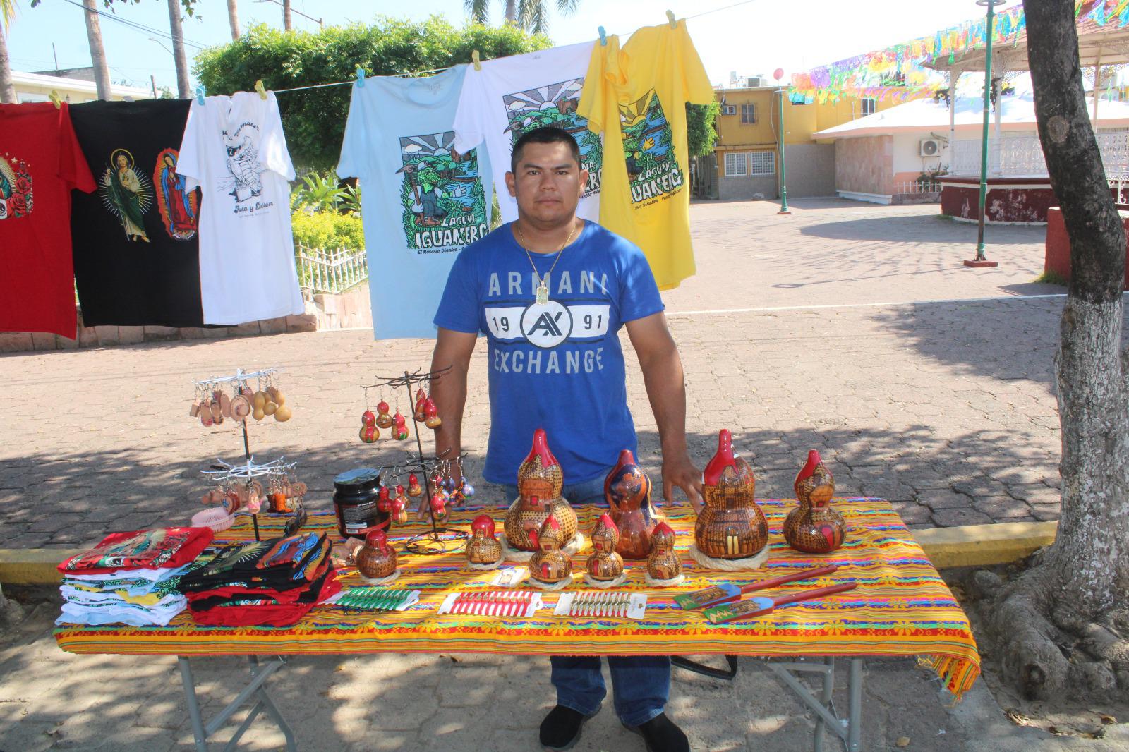 $!Juan de Dios crea artesanías que capturan la belleza de Rosario
