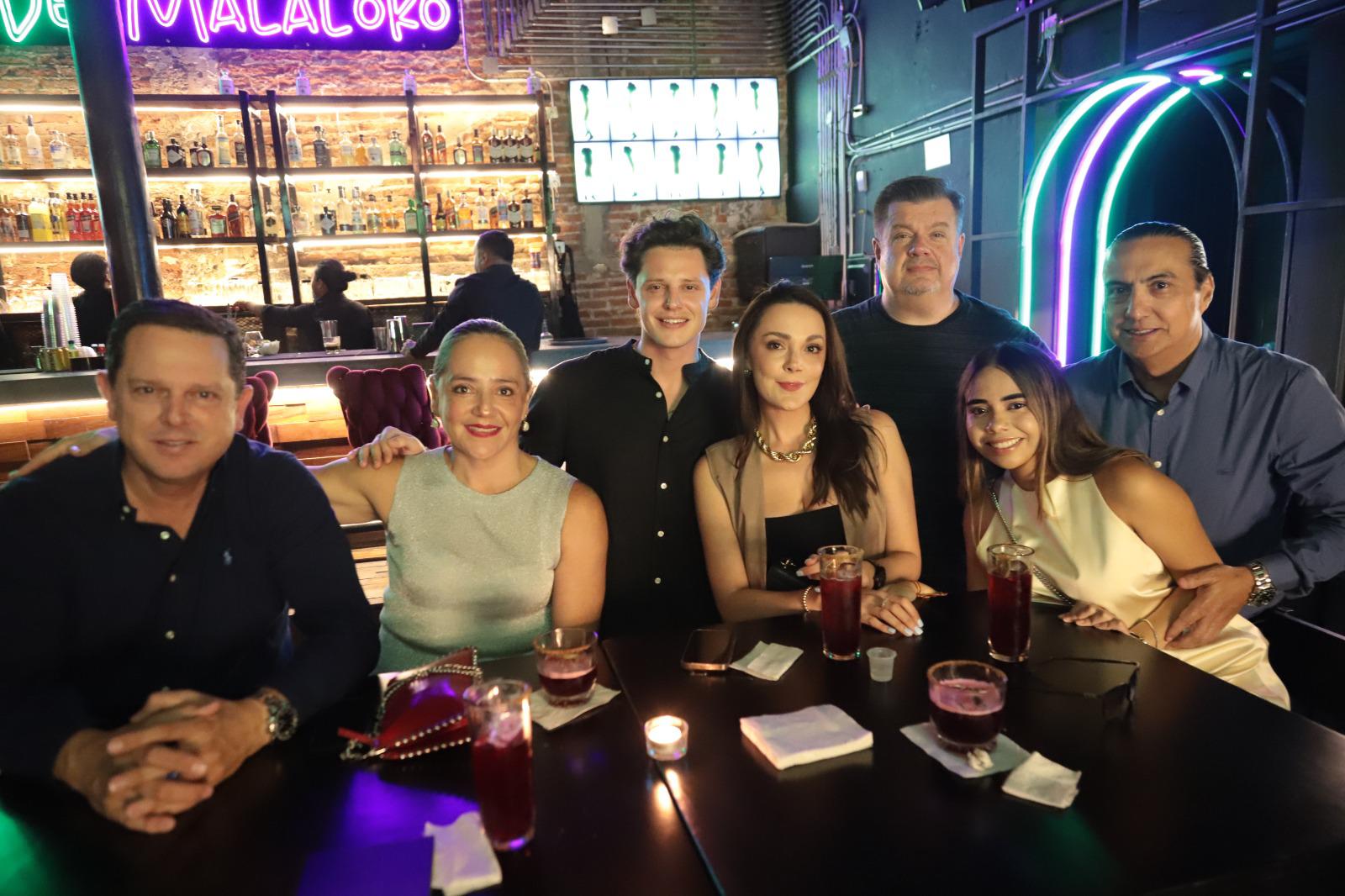 $!Víctor Suárez, Víctor Suárez Cabrera, Gaby Muela, Ana Victoria y Octavio Contreras, Mónica Suárez, Mauricio Barros.