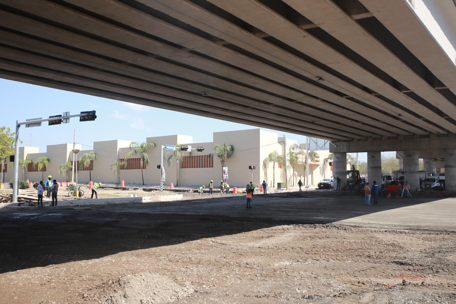 $!Obras bajo el puente vehicular Pérez Escobosa mantienen cierre de vialidades