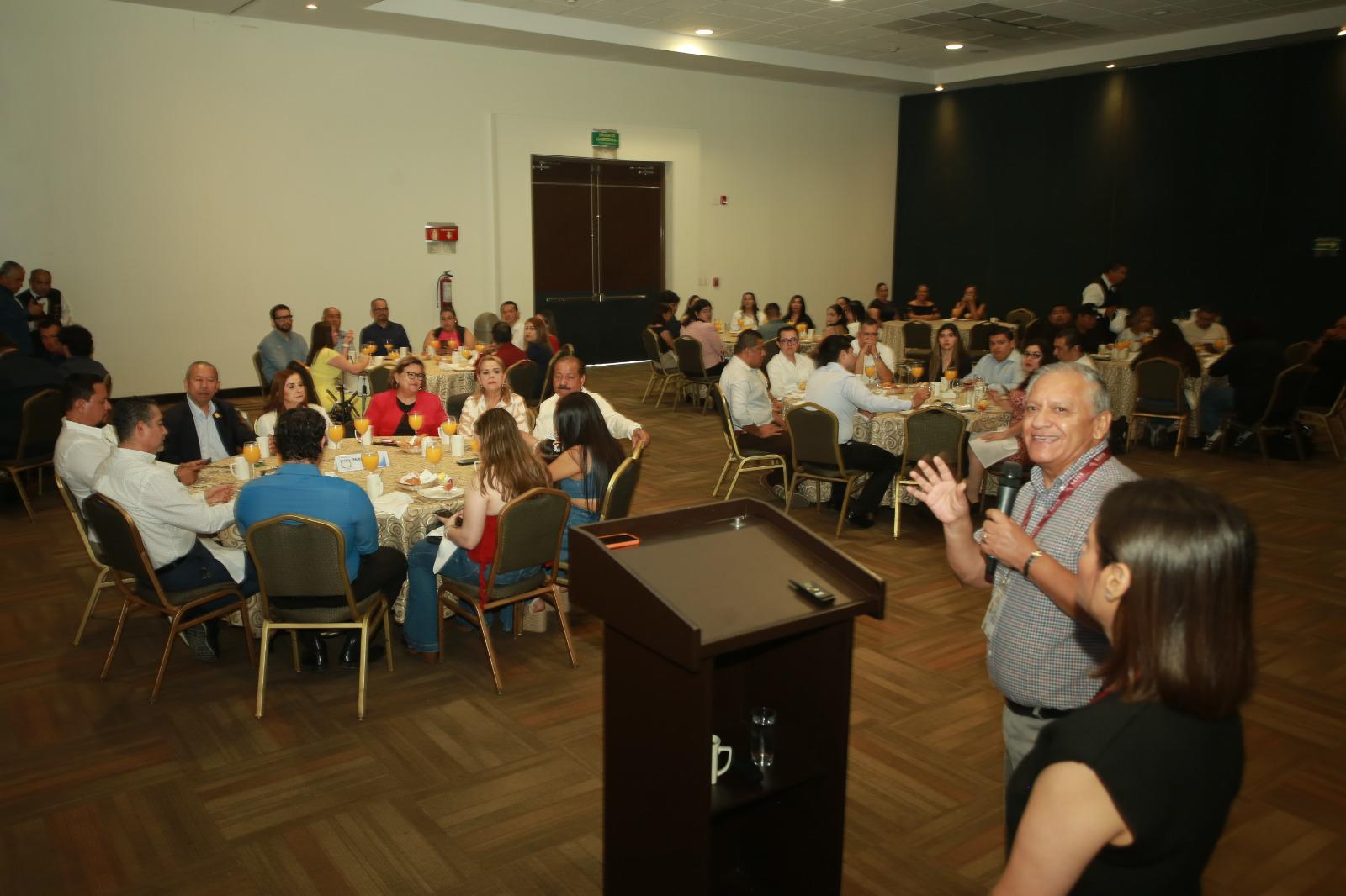 $!Con ponencia magistral, celebran profesionistas de Mazatlán el Día del Contador