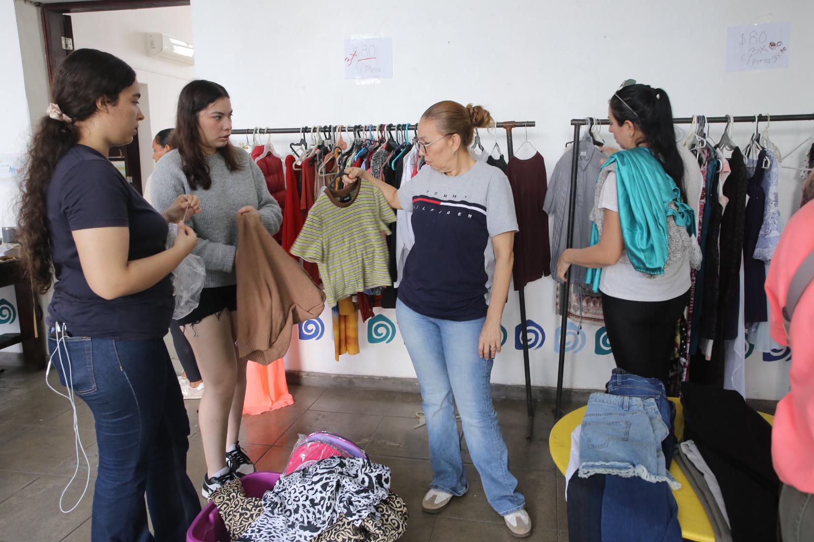 $!Casa del Mar realizó su tradicional bazar, donde la comunidad apoyó la causa comprando diversos artículos.