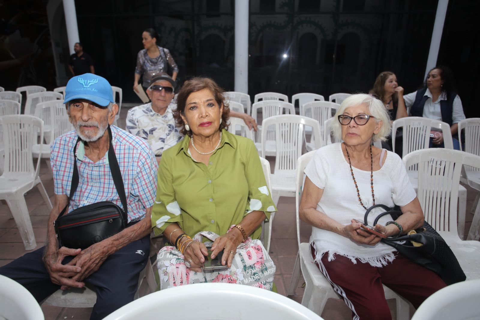 $!Arturo Velarde, Elvia Márquez Maínez y Maximin Escamilla