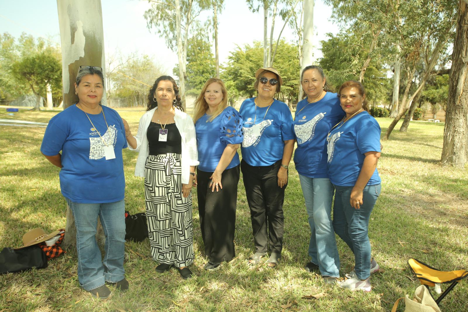 $!Teresa Ramírez, Mely Camacho, Yuli Gutiérrez, Maricarmen Beltrán, Rosy Armenta y Luz María Carreón, de la Parroquia San Francisco de Asís.