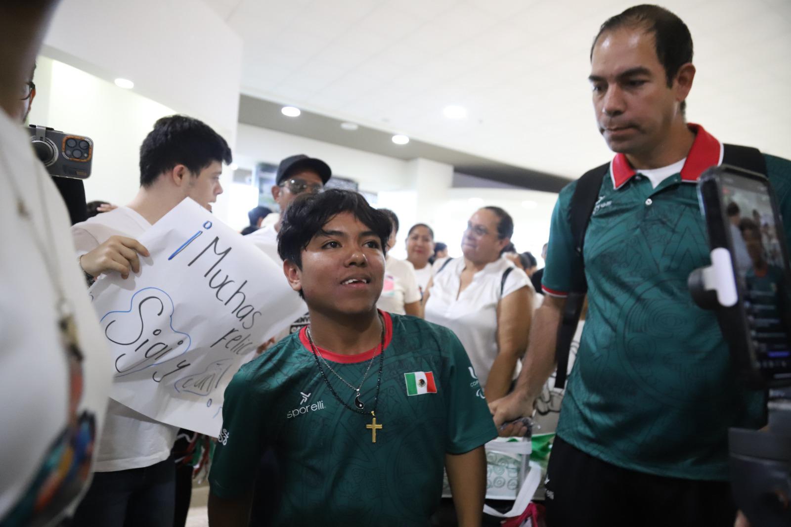 $!Mazatlán recibe con fiesta a Sigi Sergio David Cruz, doble medallista de oro en Chile 2025