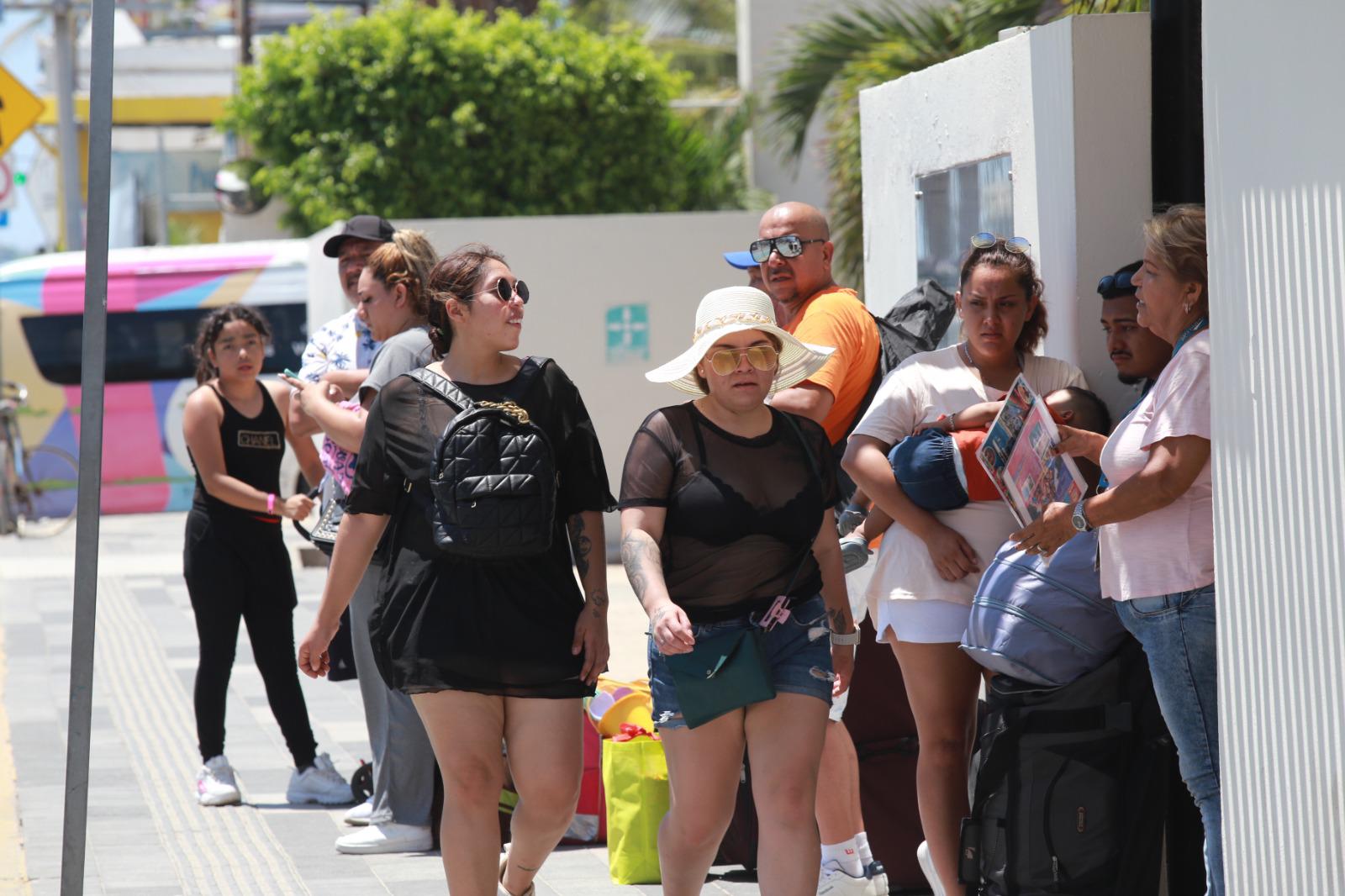 $!Eligen turistas a Mazatlán para vacacionar