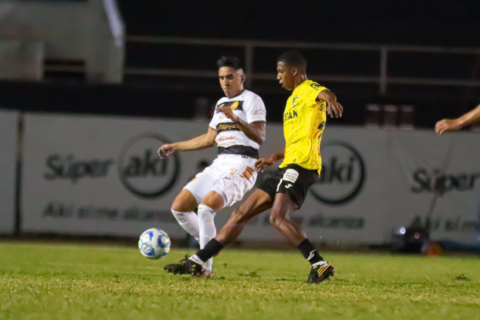 $!Dorados hacen la hombrada en Mérida: remontan y empatan 4-4 ante Venados