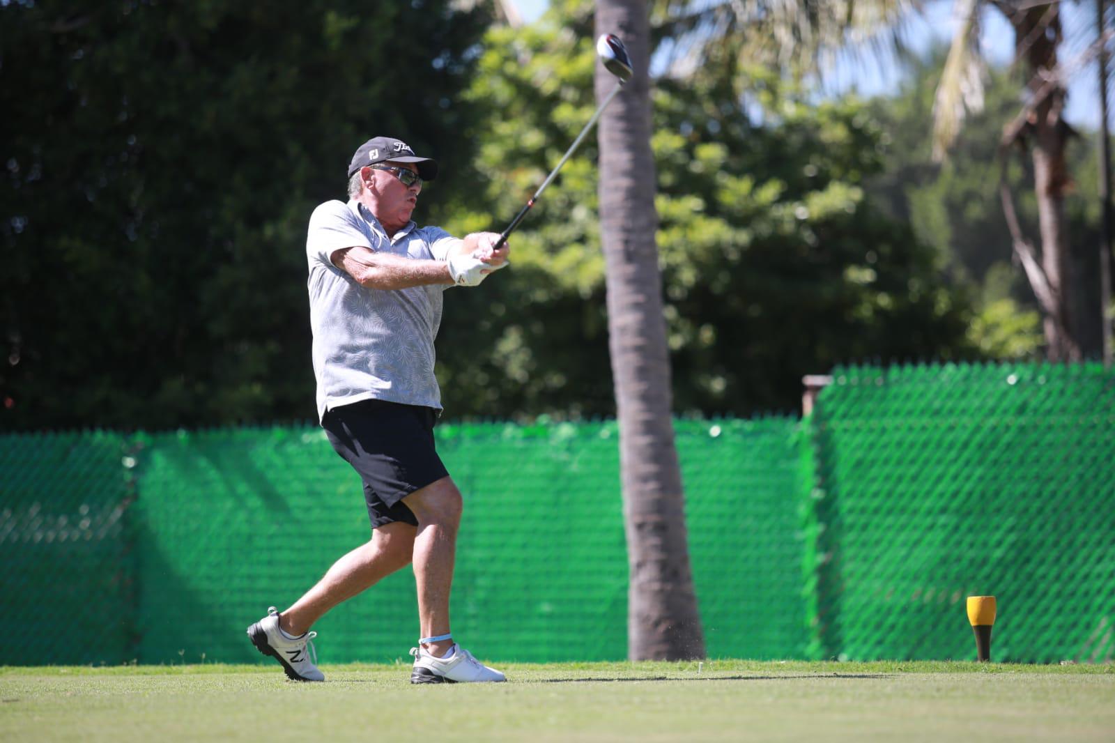 $!Mazatleco Diego Medina comanda Torneo Anual Internacional de Golf de El Cid