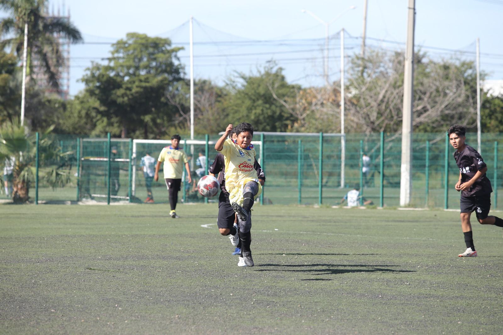 $!Sella Mazatlán pase al Estatal de futbol en Juegos Conade