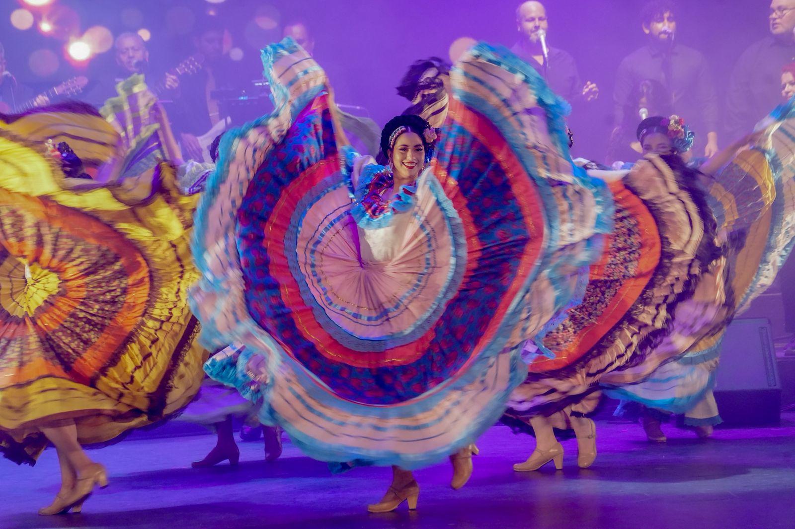 $!La Compañía Folclórica Sinaloense participó en el espectáculo.