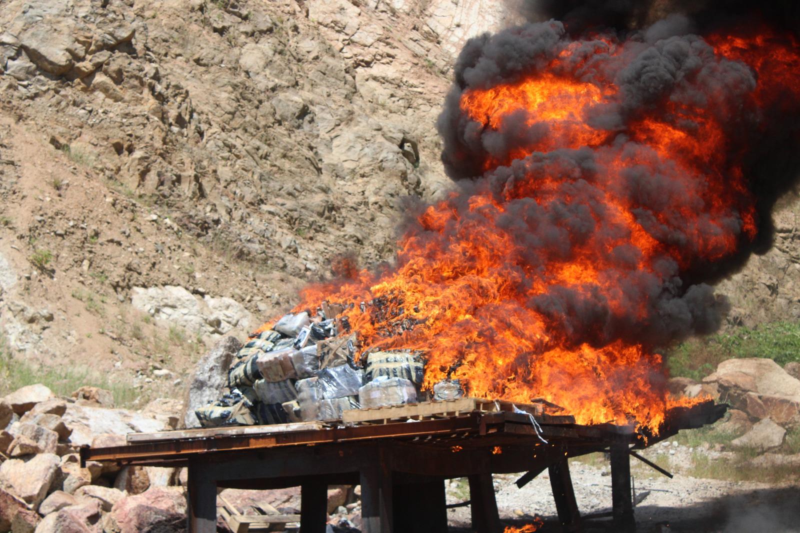$!Marina y FGR destruyen más de 3.5 toneladas de cocaína asegurada en operativos en Guerrero