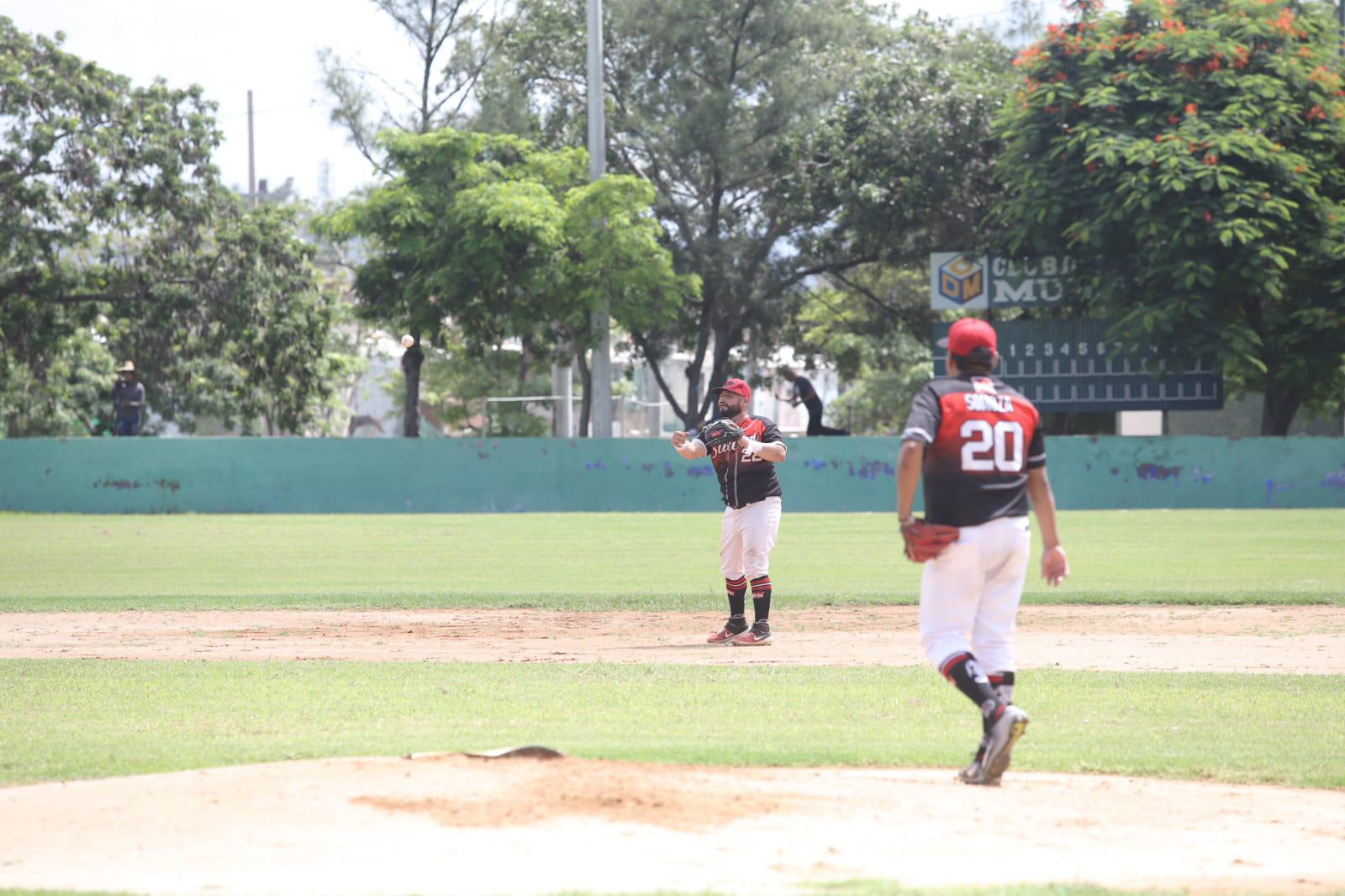 $!SUTERM logra electrizante campeonato en el beisbol 40 Años y Más del Muralla