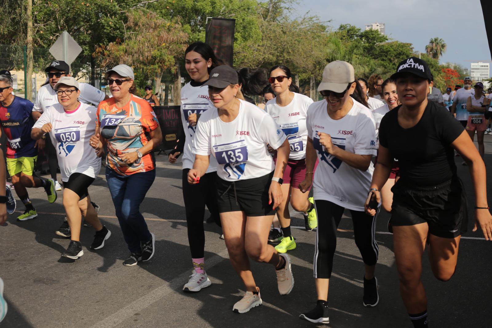 $!Celebran medios de comunicación con pedestre Día de la Libertad de Expresión, en Mazatlán