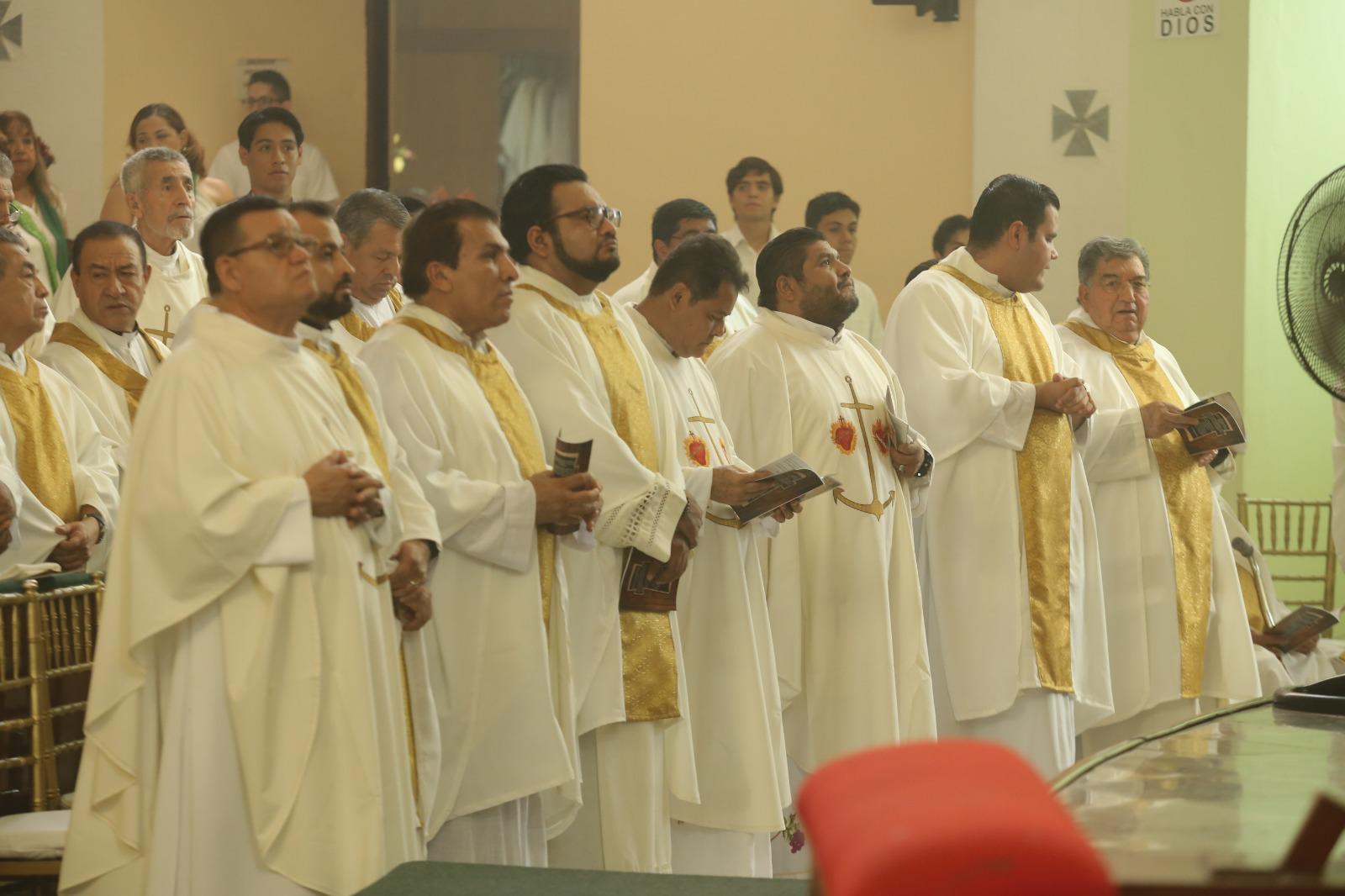 $!Celebra el Padre Horacio Hernández 50 años de sacerdocio