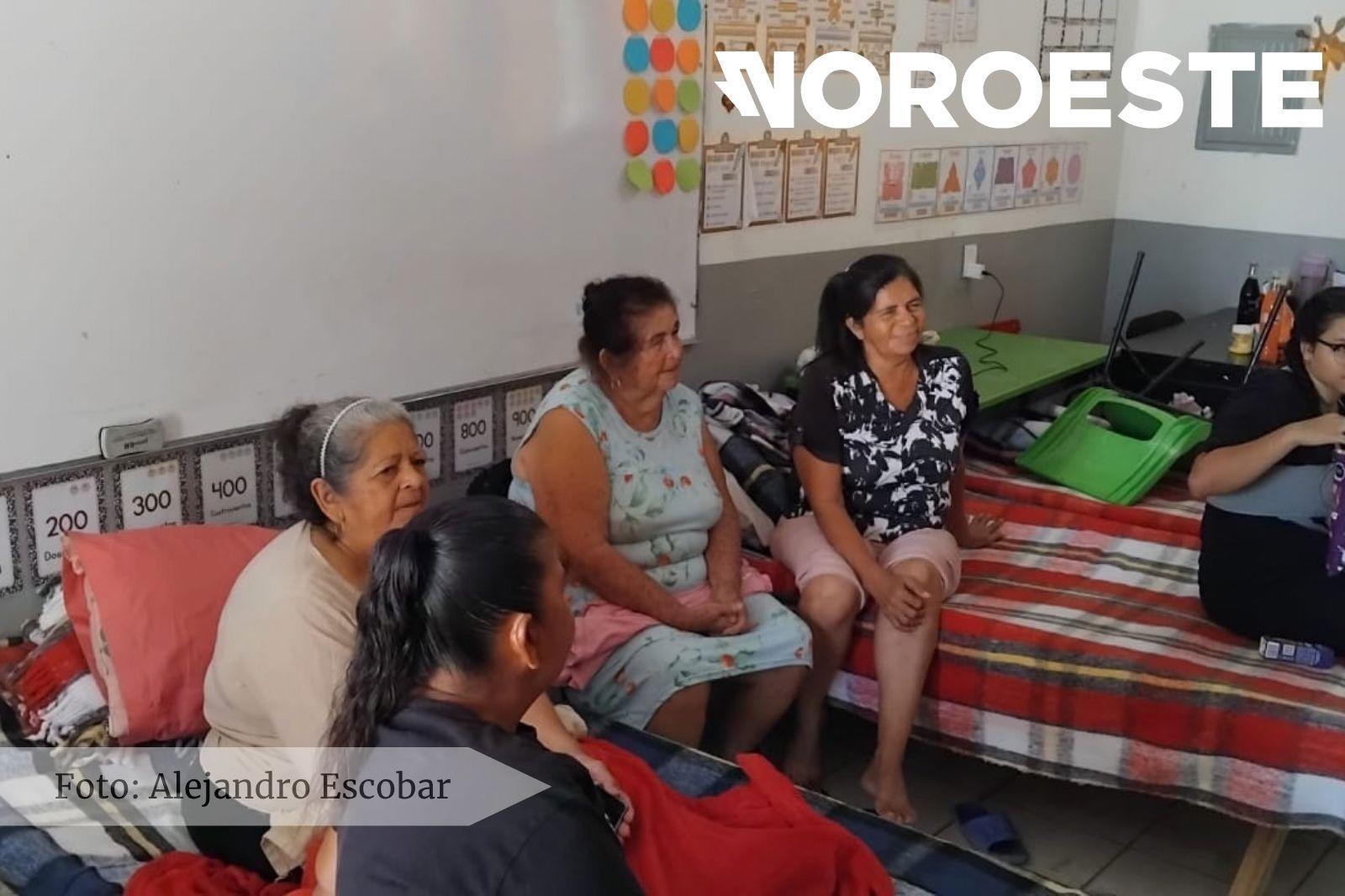 $!Fueron 23 personas en Las Aguamitas que tuvieron que pasar la noche en un albergue por inundaciones