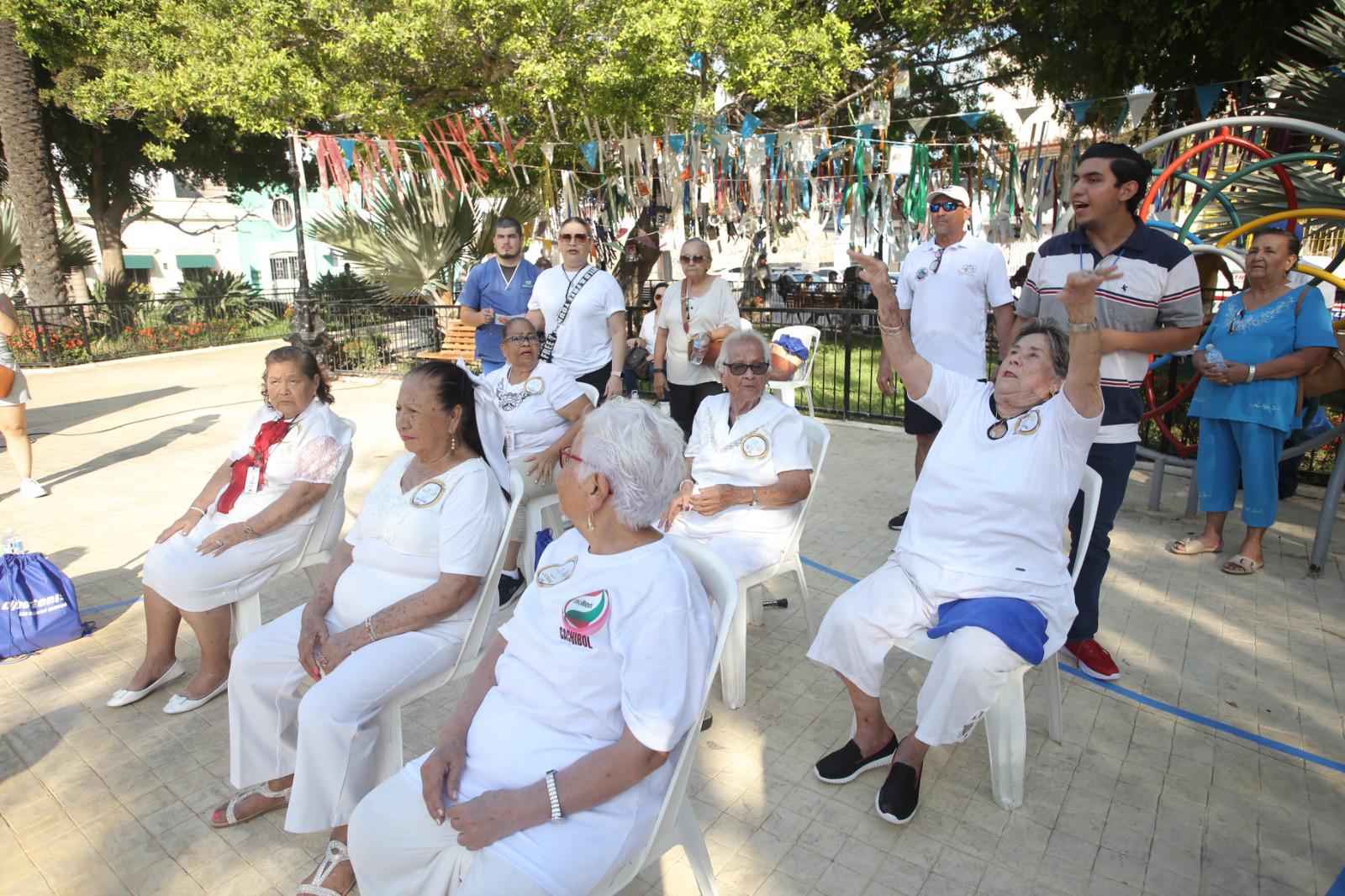 $!Adultos mayores se activan en Copa Rotaria de Cachibol
