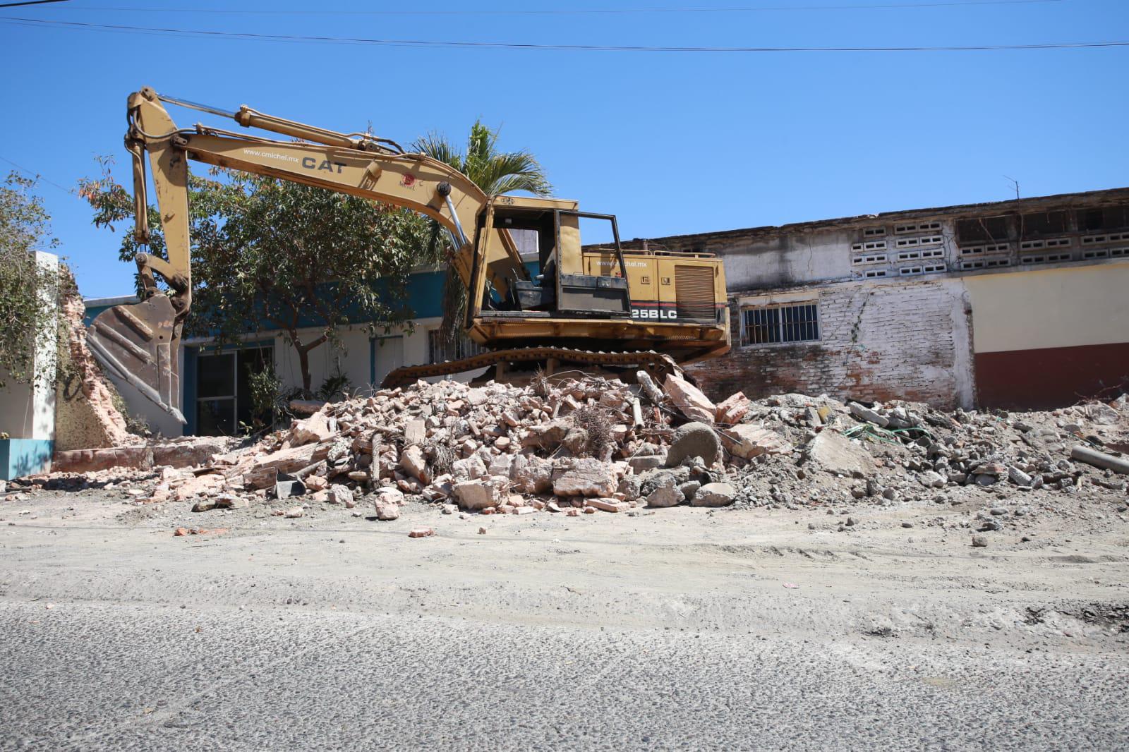 $!Inicia la demolición del edificio de lo que era la cárcel de la Juárez