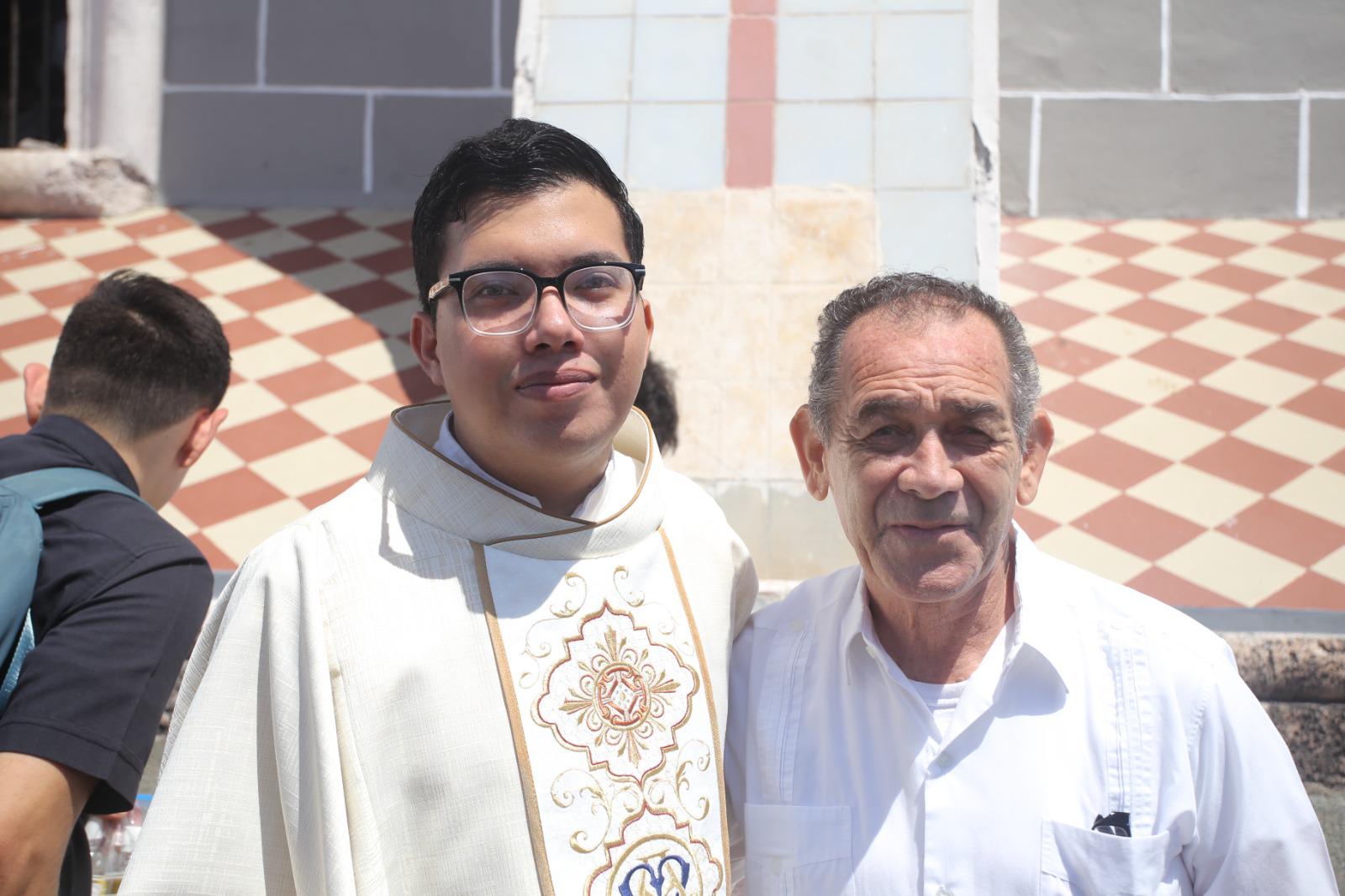$!El diácono Germán Fausto y el Padre Naún Villalobos.