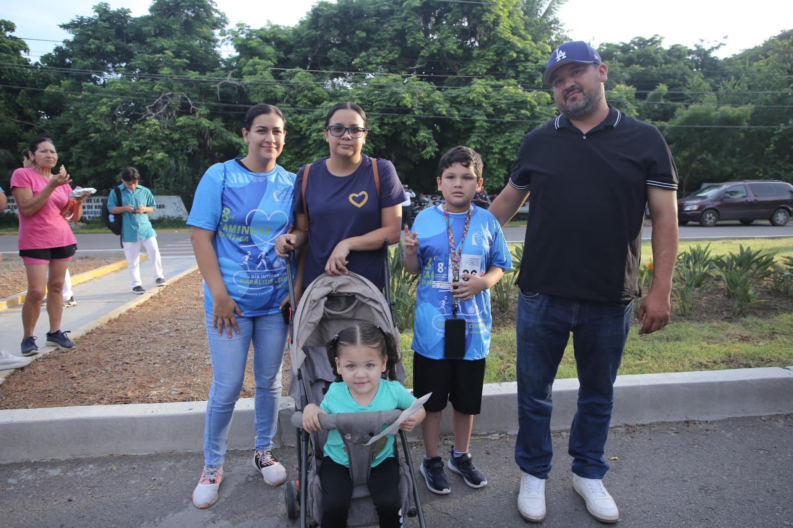 $!Luciana Serrano, Teresita Serrano, Lucía, Juanito y Juan Llamas.
