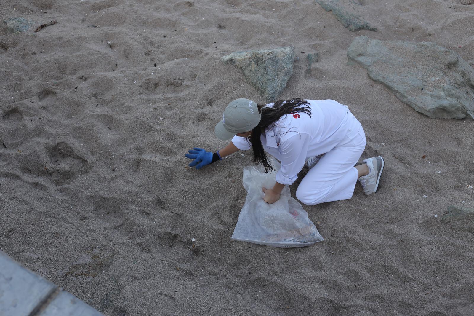 $!Retiran 160 costales de basura durante jornada de limpieza en Mazatlán