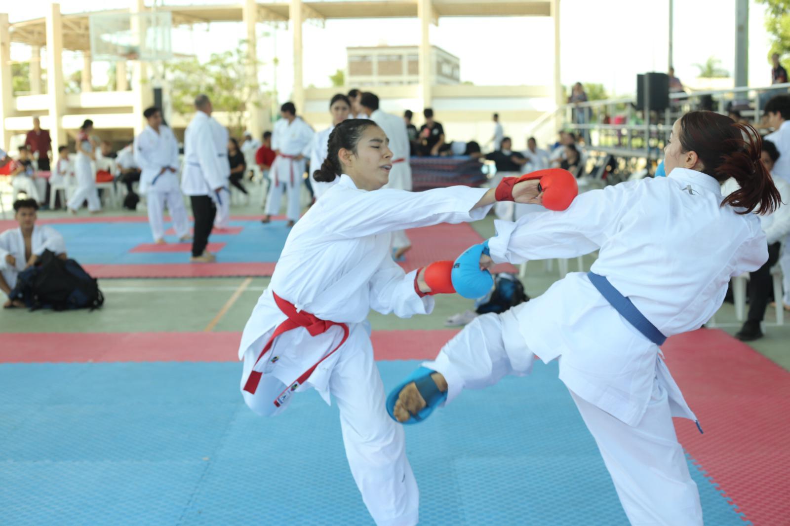 $!Lucen cintas negras en Copa Anual de Karate Noroeste