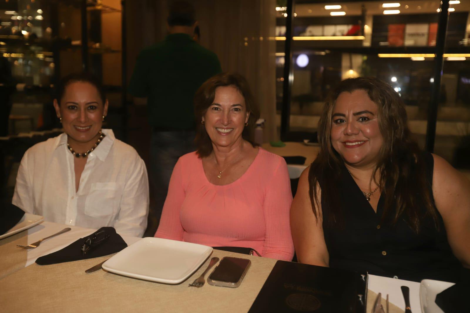 $!Claudia Larrañaga, Delia Simental y Luis Ernesto Gómez.