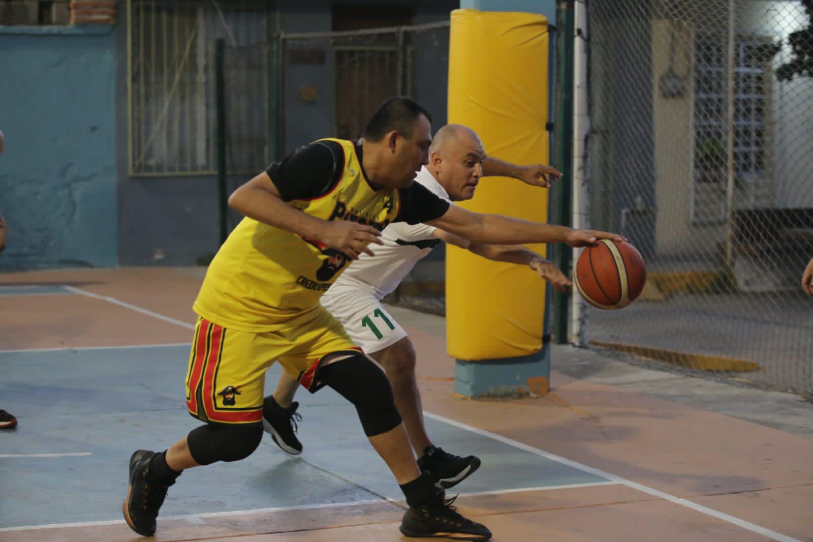 $!Mariscos El Pirata se lleva el botín en Baloncesto Empresarial