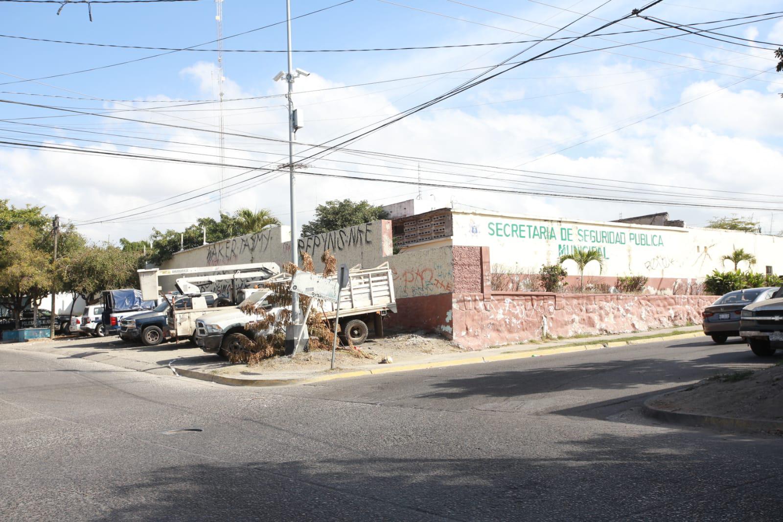 $!Empezarán a demoler edificio donde estuvo la SSPM de Mazatlán