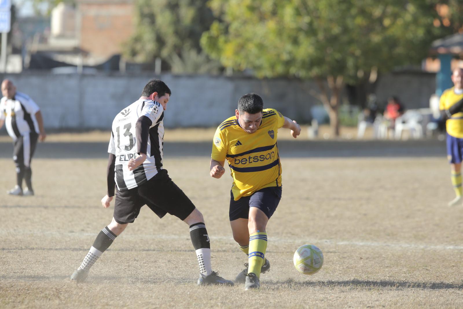 $!Seguro Social asume liderato de Liga de Futbol Intermédicos Mazatlán