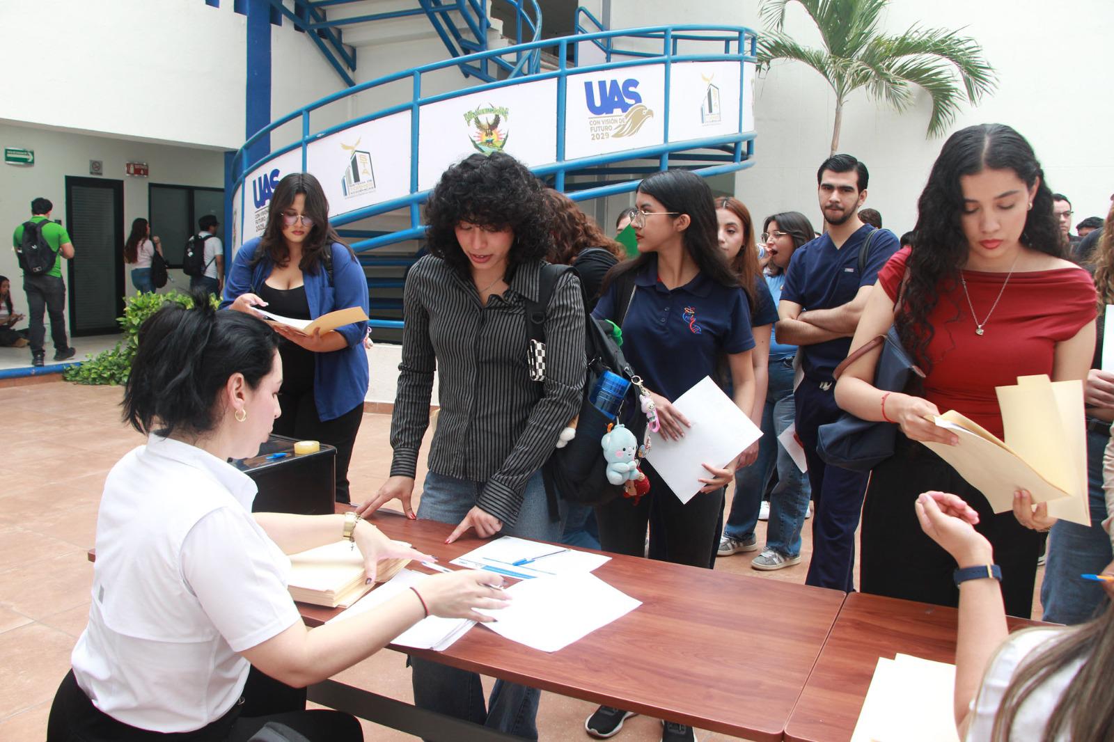 $!Da la UAS cálida despedida a delegación de 519 estudiantes que participan en el 31° Verano de la Investigación Científica y Tecnológica del Pacífico (DELFÍN)