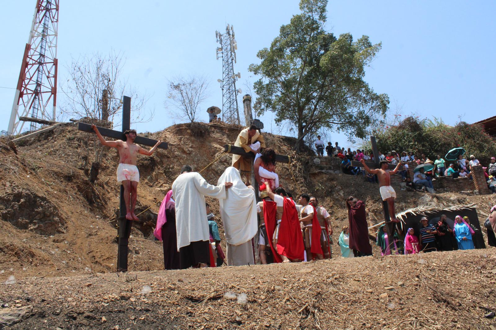 $!Reviven la pasión de Cristo en el ya tradicional Viacrucis viviente, en El Rosario
