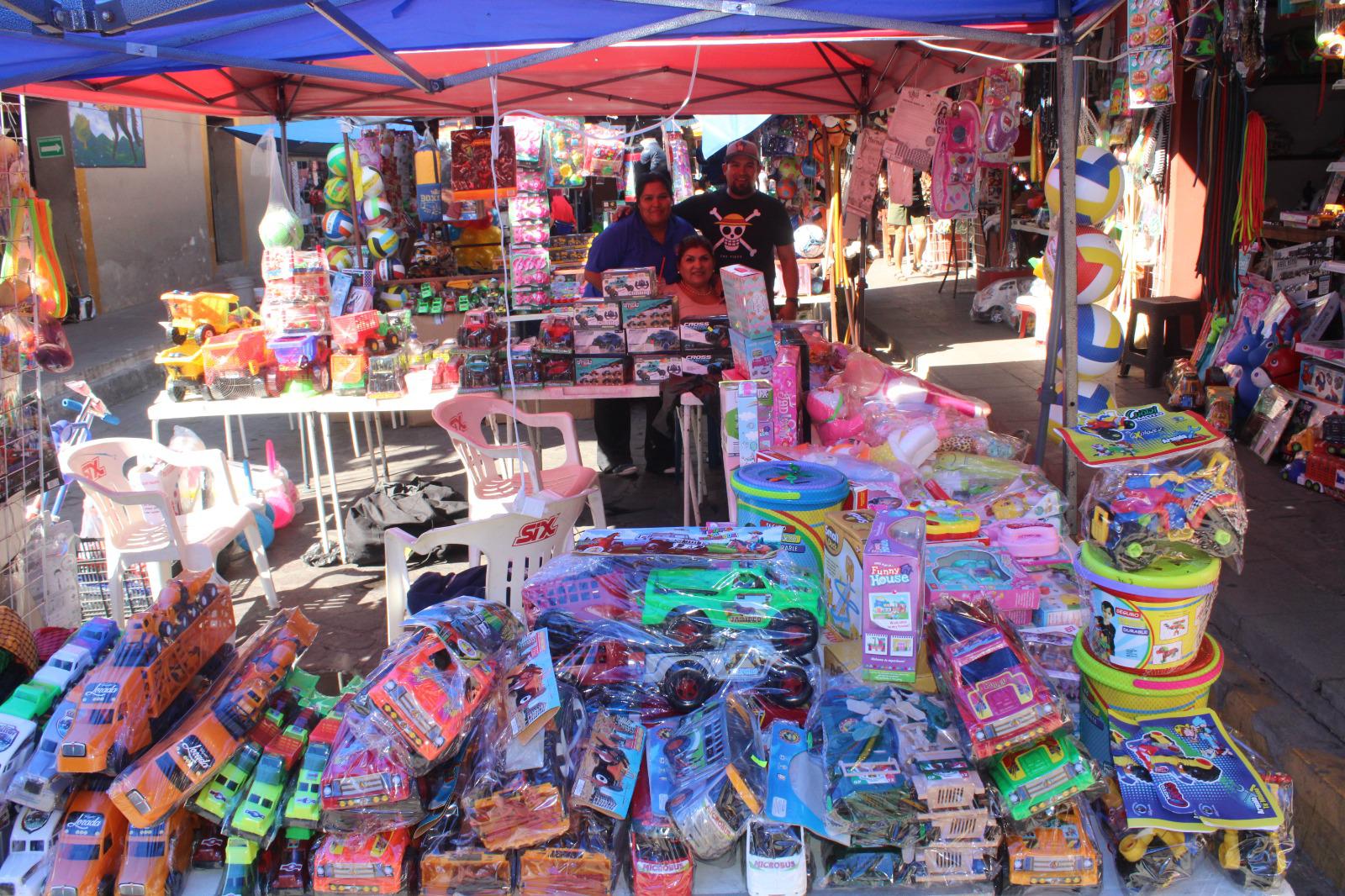 $!Comerciantes de Rosario invitan a consumir en la tradicional verbena navideña