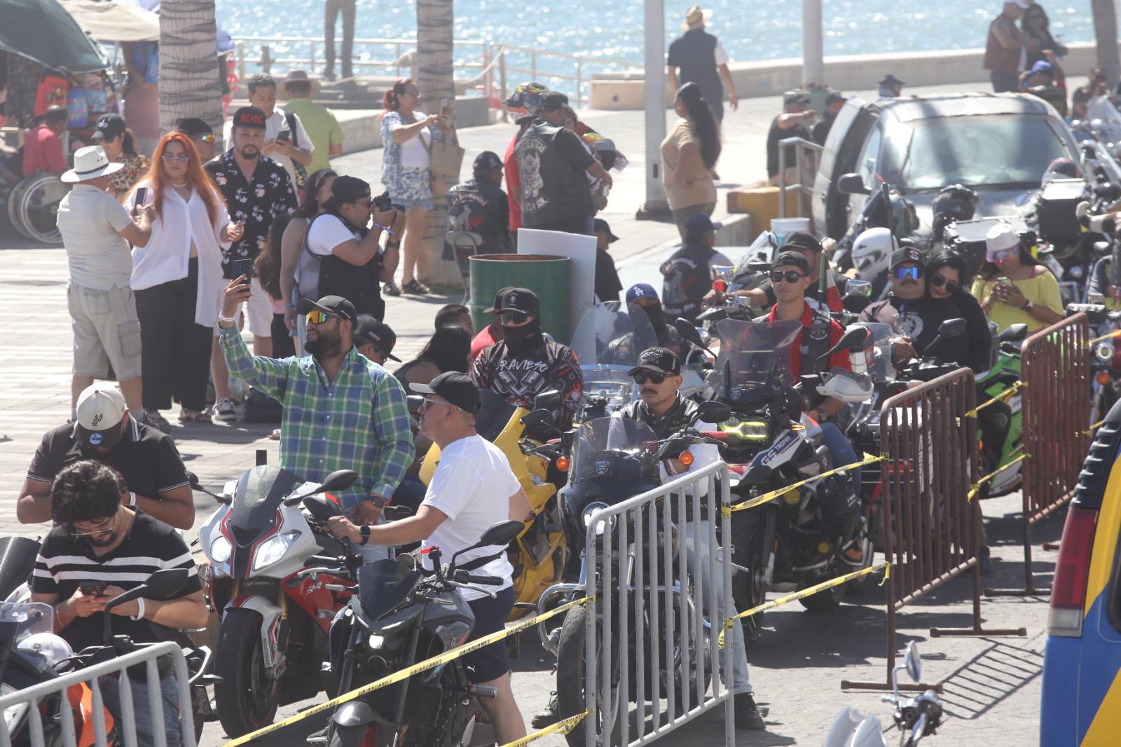 $!Bikers nacionales se apoderan de la zona turística de Mazatlán