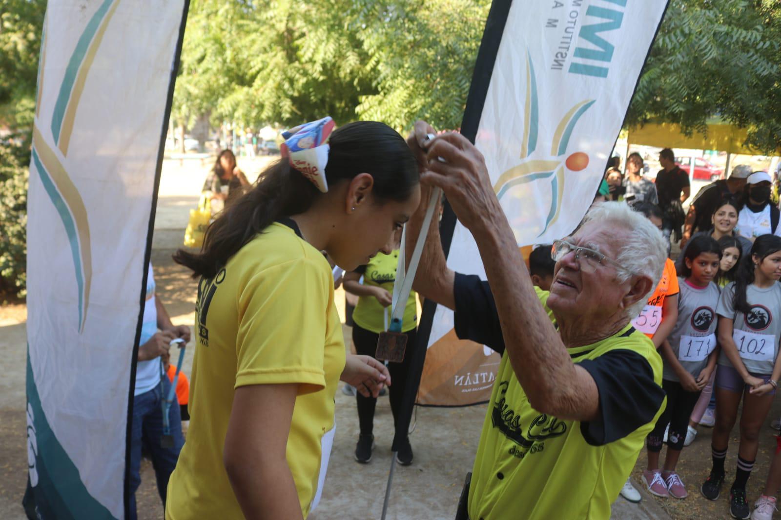 $!Sustaita y Hernández dominan carrera en Santa Teresa