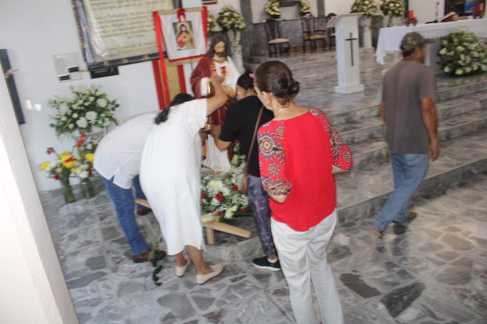 $!Con Mañanitas y misa celebran en Rosario la solemnidad del Sagrado Corazón de Jesús