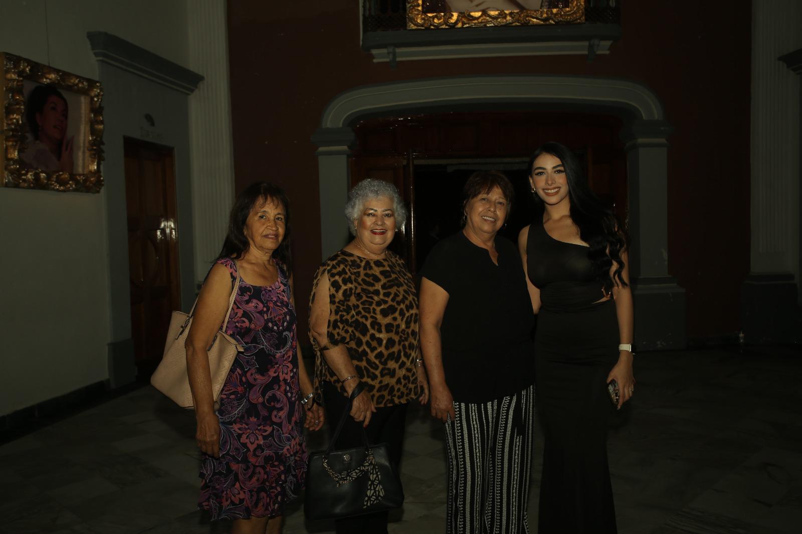 $!Elva Venegas, Rosy Santacruz, Esther Flores y Vika Valles.