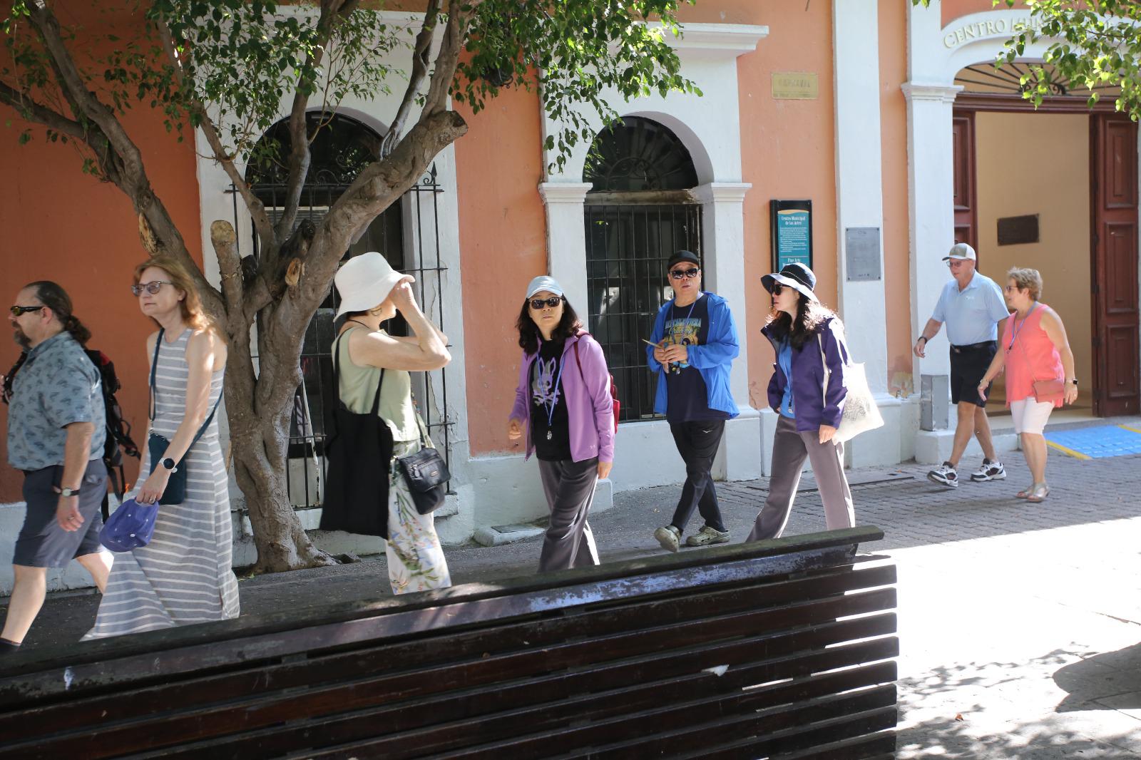 $!Arribo de cruceristas repunta consumo en restaurantes y comercios de Mazatlán