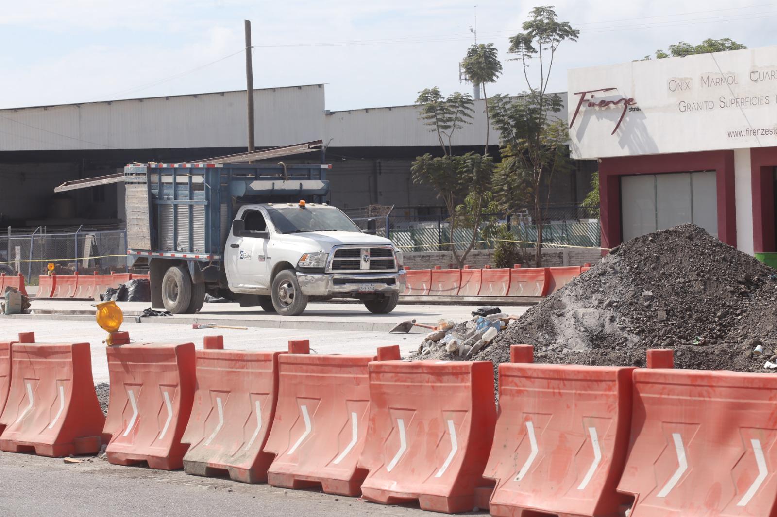 $!Tras invasión de vehículo a la obra, continúa construcción del Paso Superior Vehicular, en Mazatlán