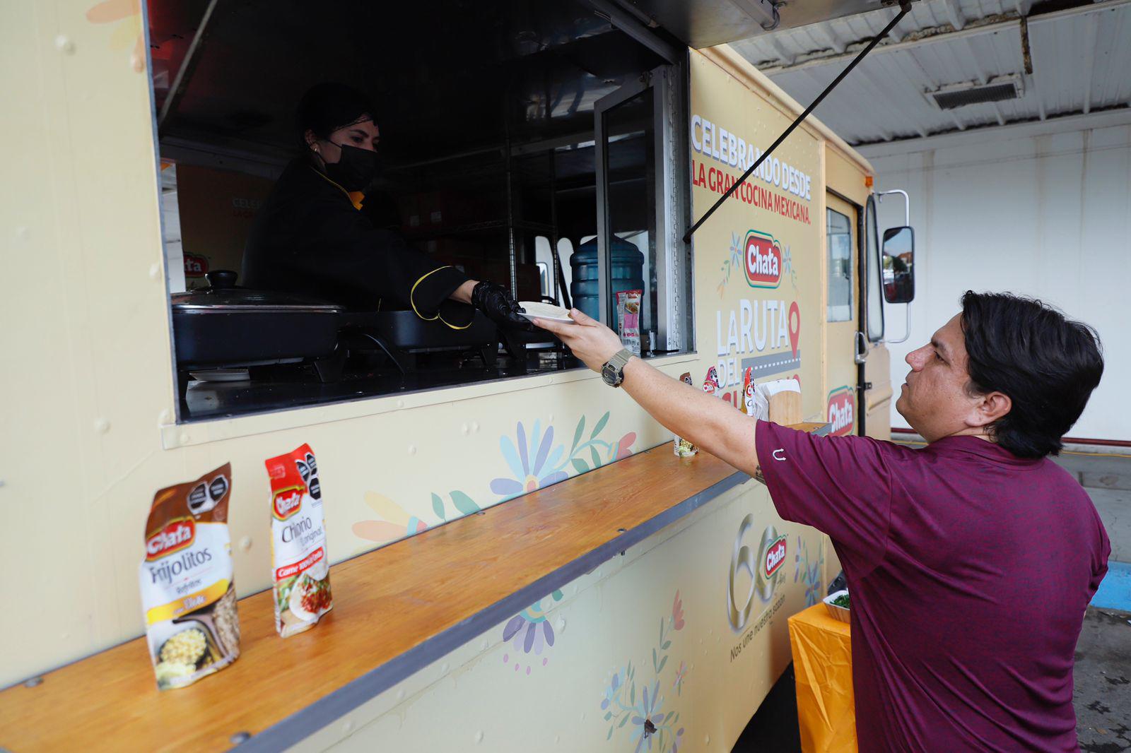 $!Los consumidores tienen la oportunidad de degustar los productos.
