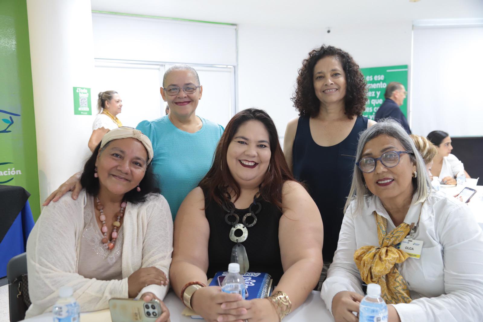 $!María Guadalupe Osuna, Edith Carrasco, Celida Hernández, Cintya Veliz y Leticia Durán.