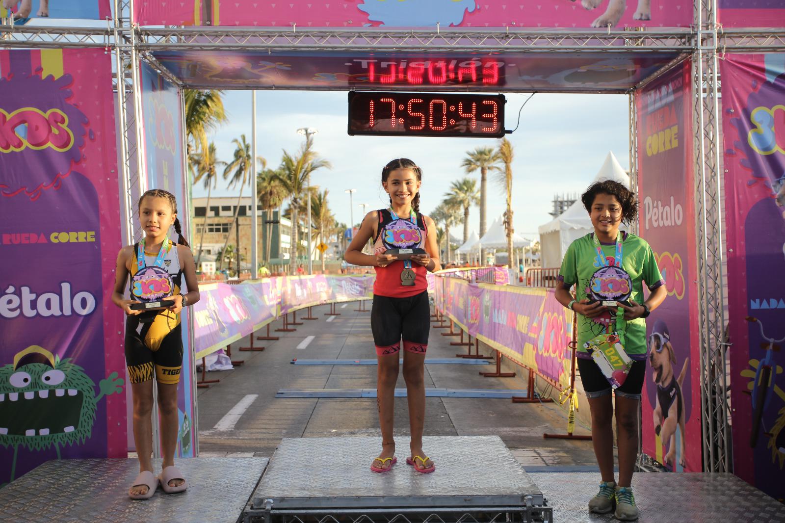 $!Alvarado y Osuna se alzan con la victoria del Triatlón AsTri 3kids