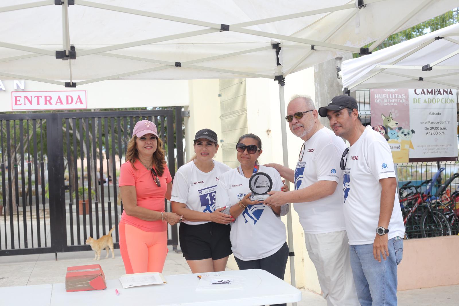$!Celebran medios de comunicación con pedestre Día de la Libertad de Expresión, en Mazatlán
