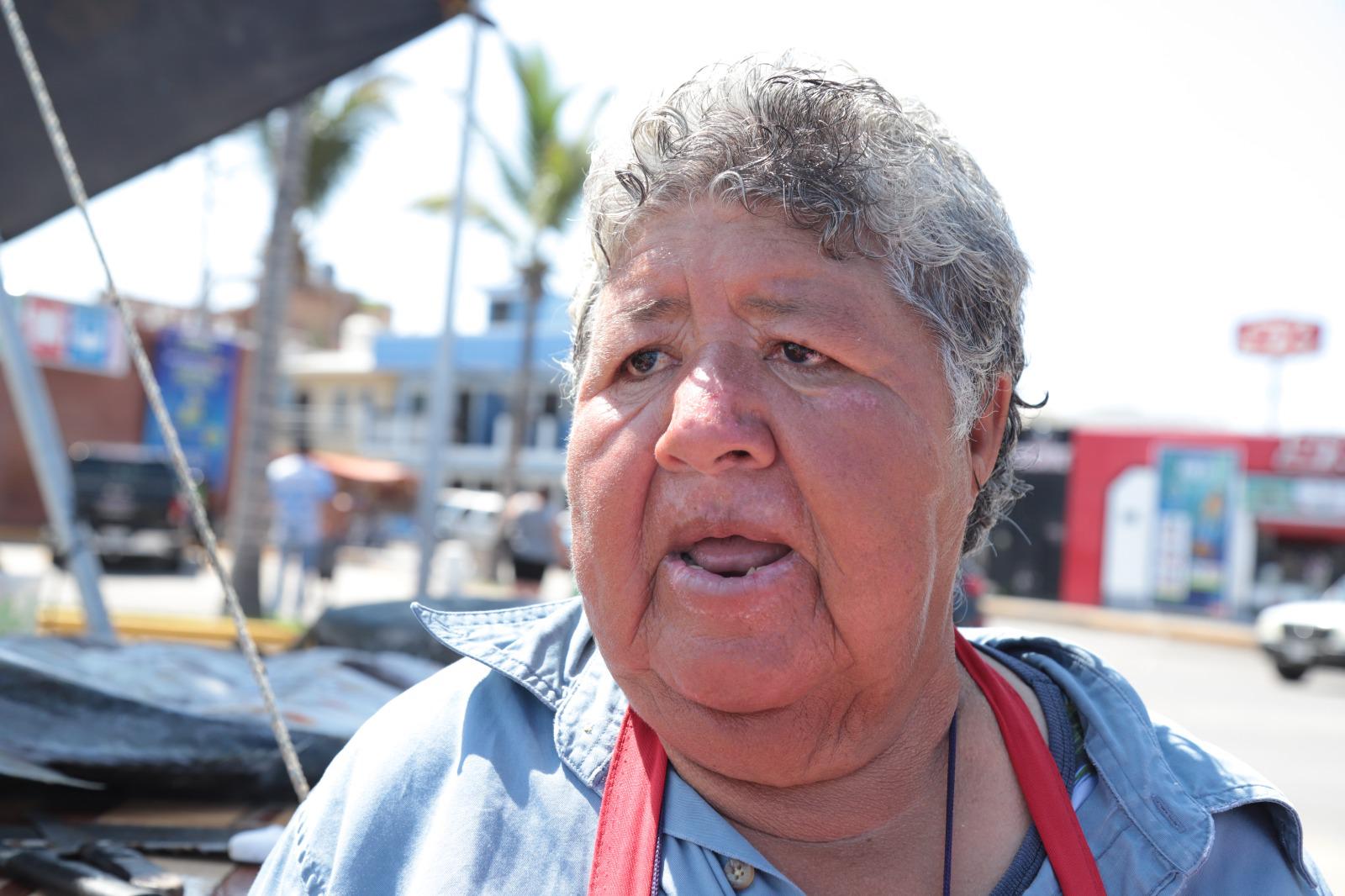$!Ventas de pescado y marisco en Playa Norte, Mazatlán, en picada por baja afluencia turística