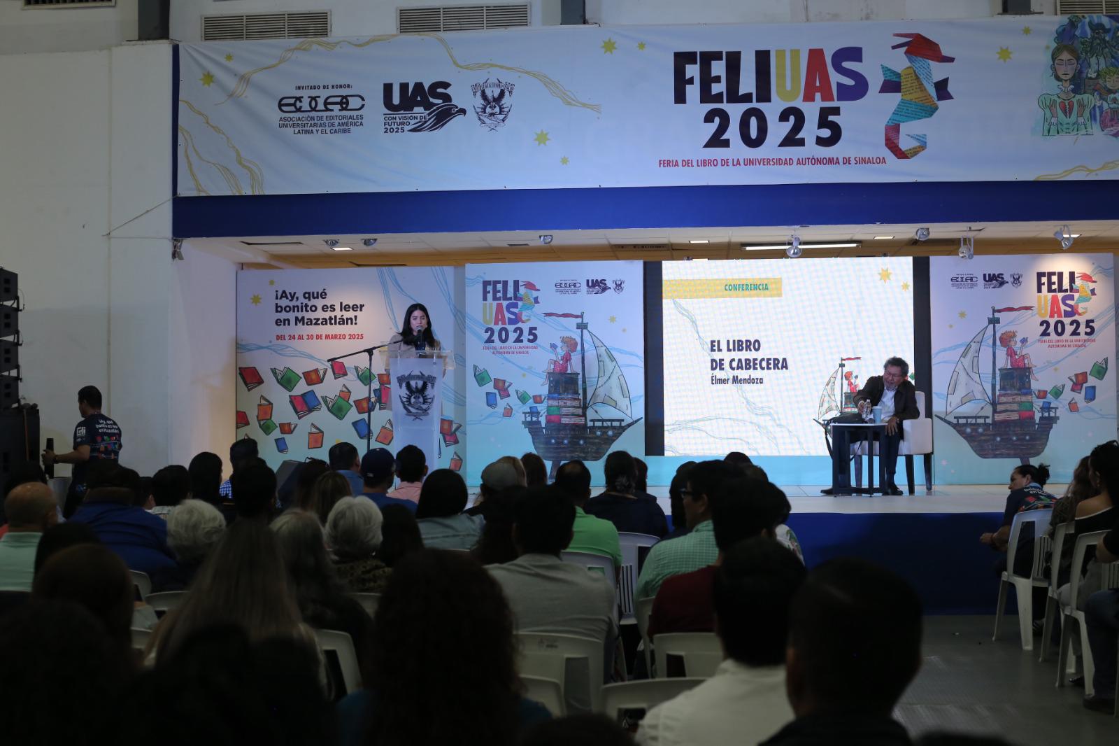 $!El autor dijo que un libro ayuda a elevar el intelecto y define a una persona.