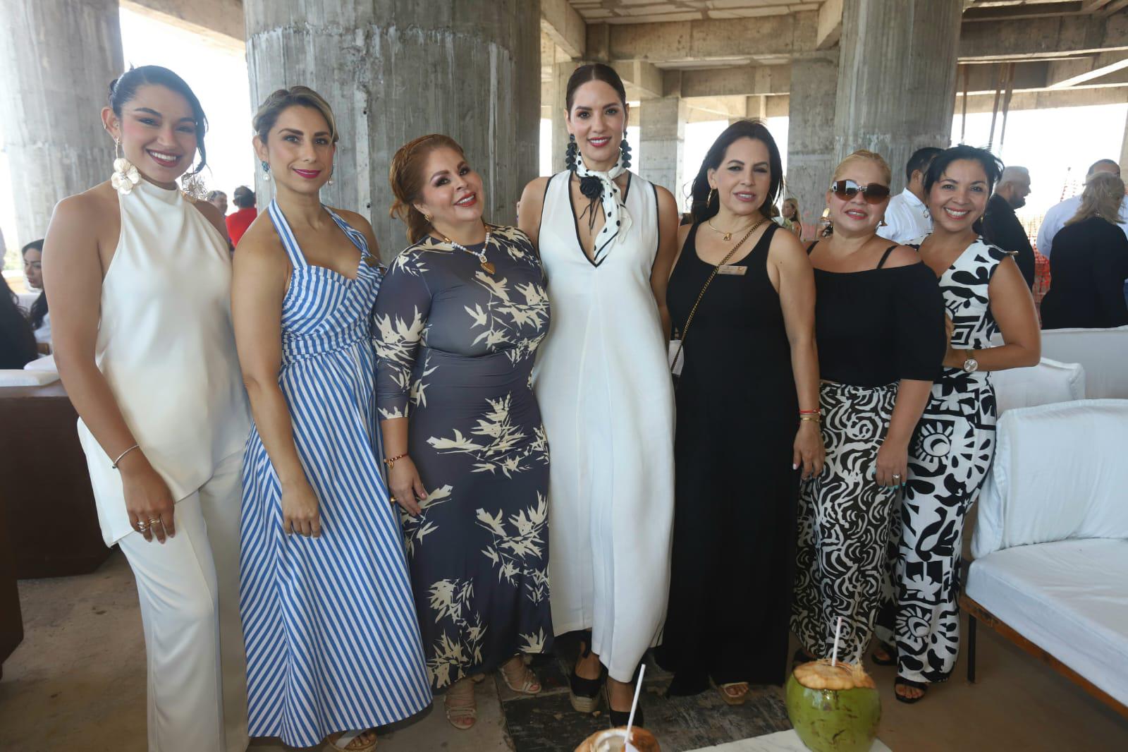 $!Fernanda Cida, Alejandra Aguirre, Betty Jara, Yeny Angulo, Mónica Elenes, Emilia Rodríguez y Lluvia Villa.