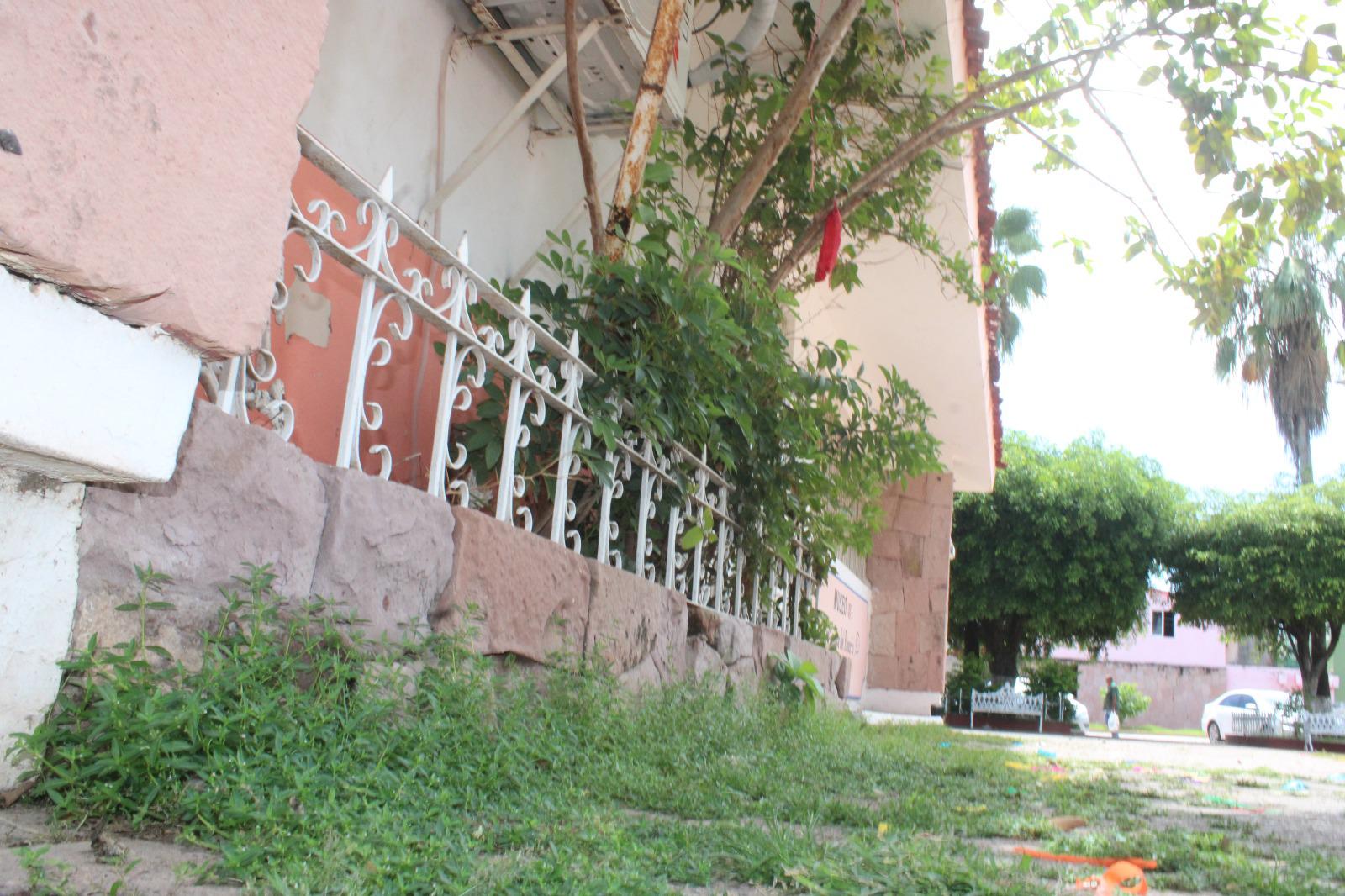 $!Vecinos afirman que plazuela y quiosco frente al Santuario de la Virgen del Rosario está ‘en el olvido’