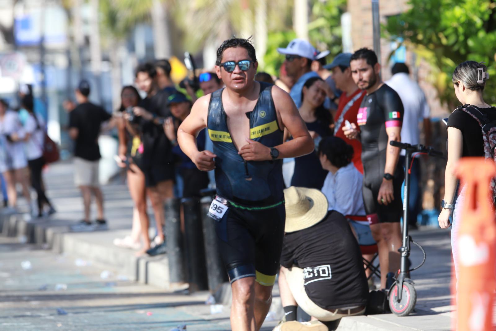 $!José Luis ‘Perrón’ Zazueta conquista el Triatlón Trimaz 2026