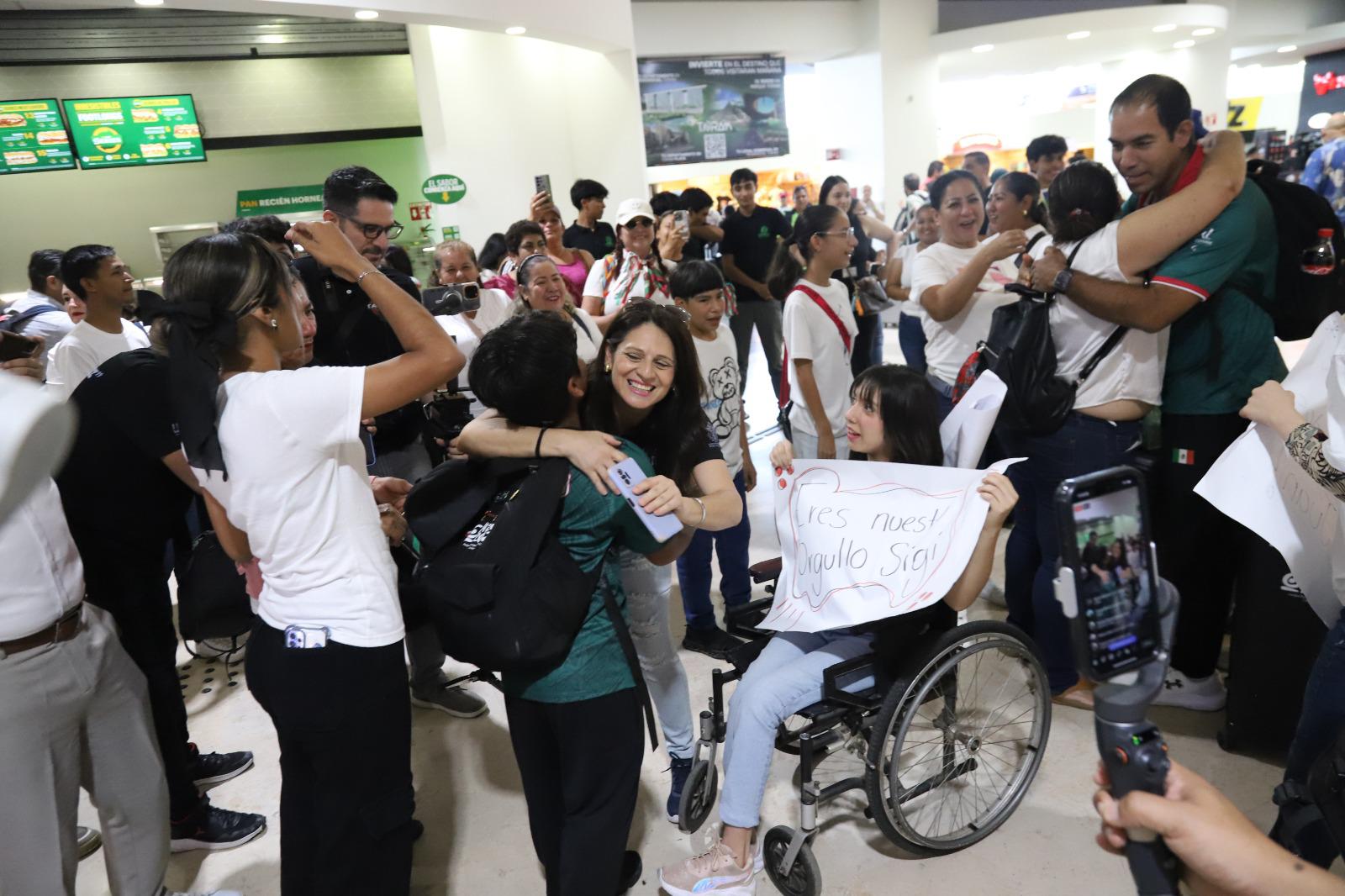 $!Mazatlán recibe con fiesta a Sigi Sergio David Cruz, doble medallista de oro en Chile 2025