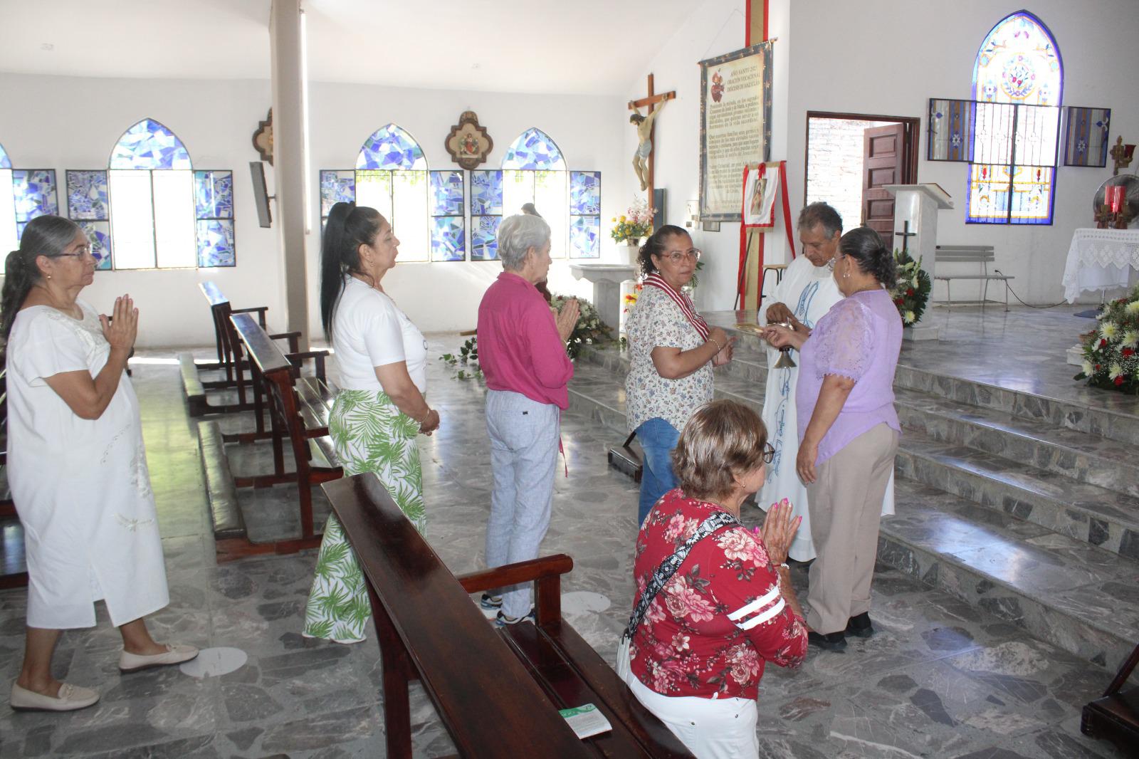 $!Con Mañanitas y misa celebran en Rosario la solemnidad del Sagrado Corazón de Jesús